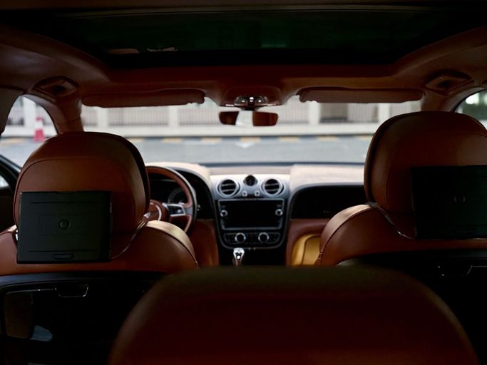 مستعملة Bentley Bentayga Speed I, 6.0 l, 2017 في في دبي، اللون أبيض. مواصفات الخليج | AUTO.AE