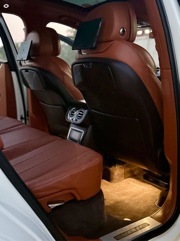 مستعملة Bentley Bentayga Speed I, 6.0 l, 2017 في في دبي، اللون أبيض. مواصفات الخليج | AUTO.AE