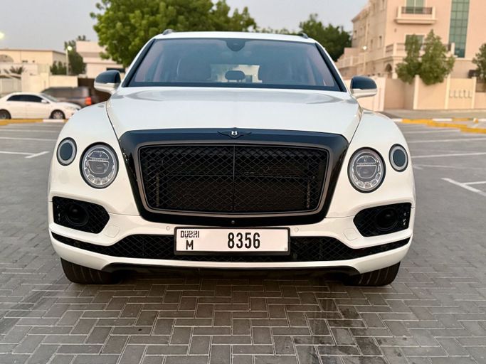 مستعملة Bentley Bentayga Speed I, 6.0 l, 2017 في في دبي، اللون أبيض. مواصفات الخليج | AUTO.AE