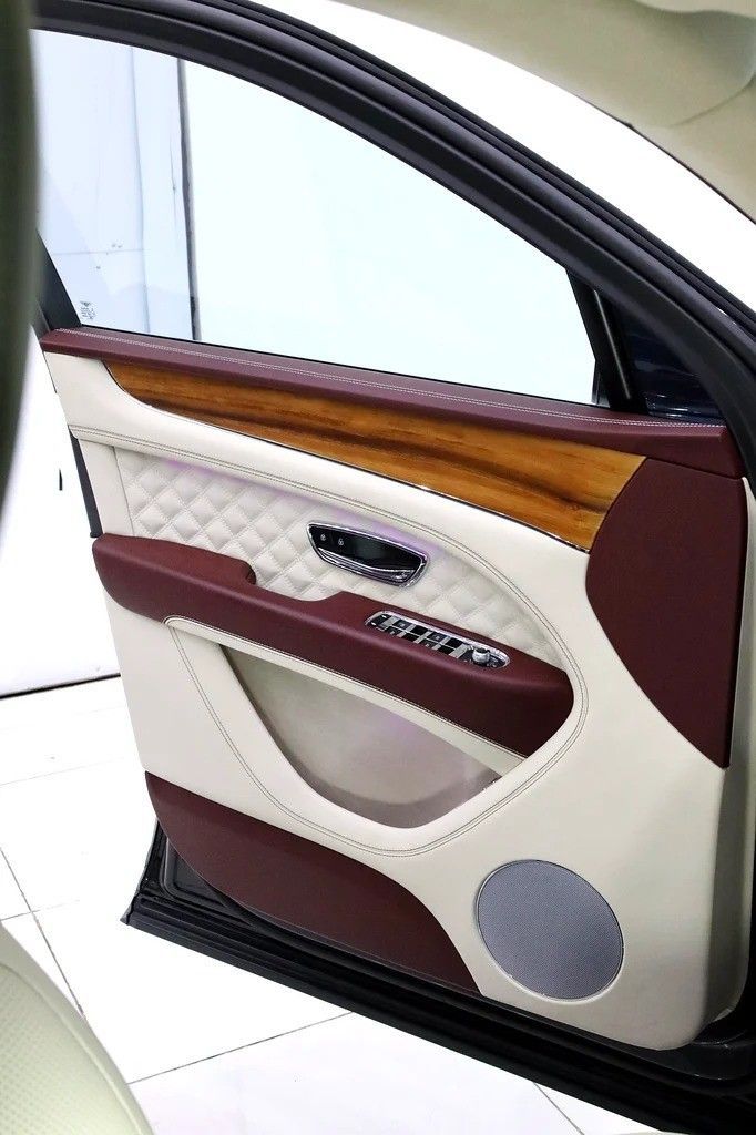 Новый Bentley Bentayga EWB I Рестайлинг, 4.0 л, 2023 в Дубае от Al Faris Motors Черный цвет. GCC | AUTO.AE