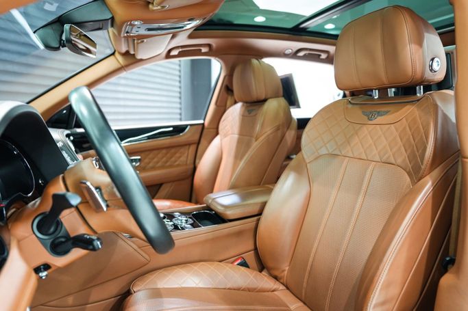 Used Bentley Bentayga I, 6.0 l, 2018 in Dubai by Sanam Cars, Black color. GCC Specs | AUTO.AE