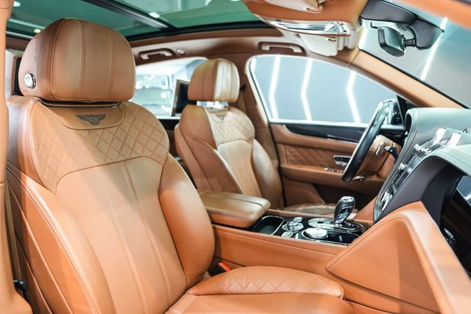 Used Bentley Bentayga I, 6.0 l, 2018 in Dubai by Sanam Cars, Black color. GCC Specs | AUTO.AE