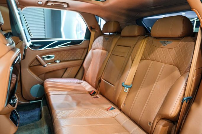 Used Bentley Bentayga I, 6.0 l, 2018 in Dubai by Sanam Cars, Black color. GCC Specs | AUTO.AE