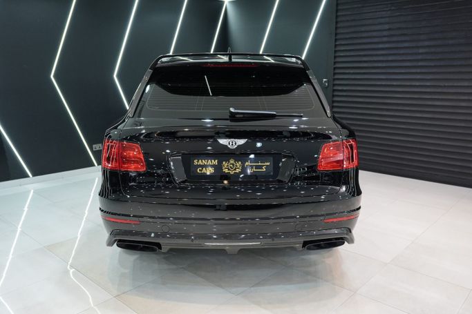 Used Bentley Bentayga I, 6.0 l, 2018 in Dubai by Sanam Cars, Black color. GCC Specs | AUTO.AE