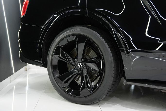 Used Bentley Bentayga I, 6.0 l, 2018 in Dubai by Sanam Cars, Black color. GCC Specs | AUTO.AE