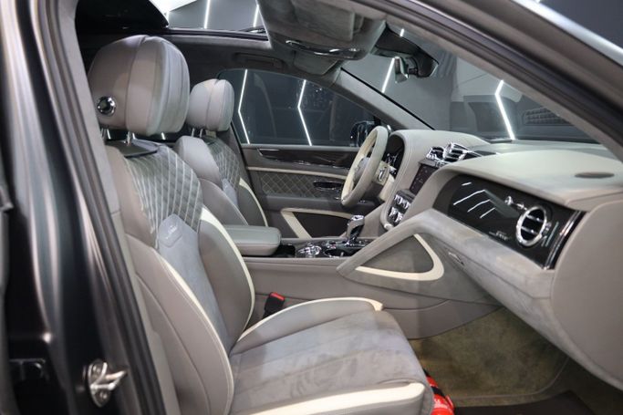 Used Bentley Bentayga Speed I Facelift, 6.0 l, 2022 in Dubai by Sanam Cars, Grey color. GCC Specs | AUTO.AE