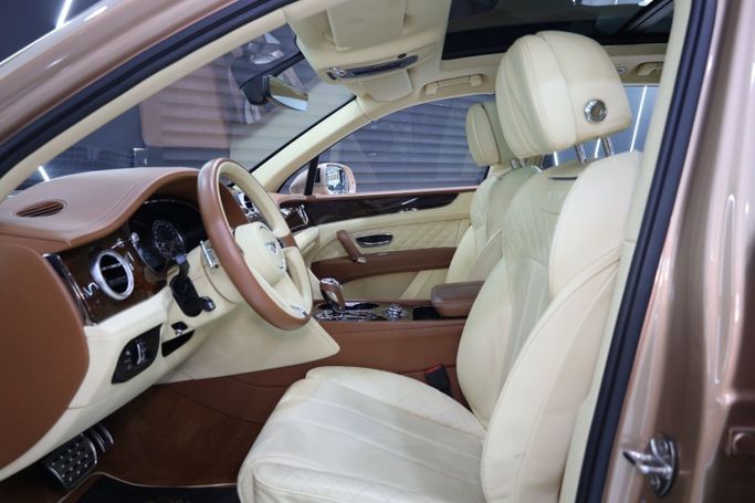 Used Bentley Bentayga I, 6.0 l, 2018 in Dubai by Sanam Cars, Golden color. GCC Specs | AUTO.AE