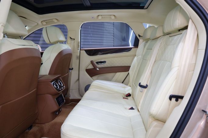 Used Bentley Bentayga I, 6.0 l, 2018 in Dubai by Sanam Cars, Golden color. GCC Specs | AUTO.AE