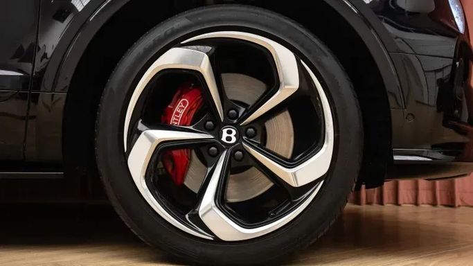 Подержанный Bentley Bentayga Speed I Рестайлинг, 6.0 л, 2022 в Дубае от Automobili Motors Черный цвет. Европейская | AUTO.AE