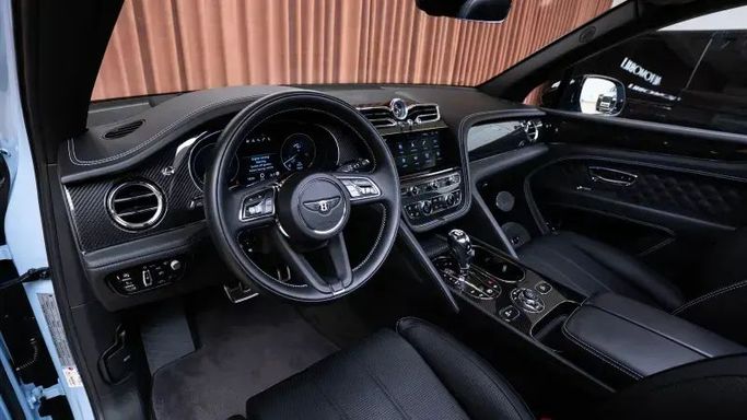 Подержанный Bentley Bentayga Speed I Рестайлинг, 6.0 л, 2023 в Дубае от Automobili Motors Голубой цвет. Европейская | AUTO.AE