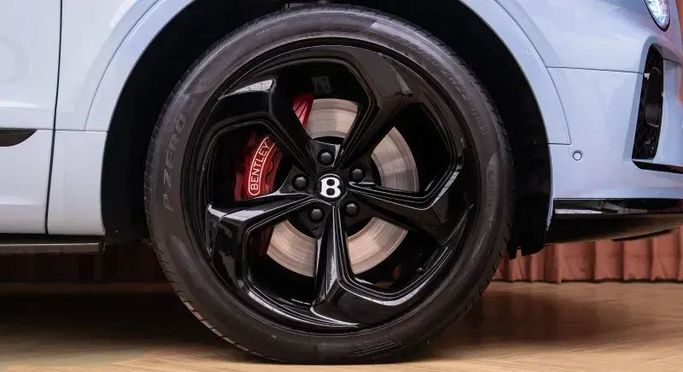 Подержанный Bentley Bentayga Speed I Рестайлинг, 6.0 л, 2023 в Дубае от Automobili Motors Голубой цвет. Европейская | AUTO.AE