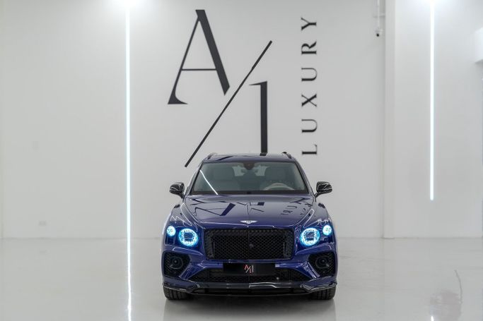 Подержанный Bentley Bentayga I Рестайлинг, 4.0 л, 2022 в Дубае от A1 Luxury Motors Пурпурный цвет. GCC | AUTO.AE