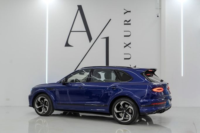 Подержанный Bentley Bentayga I Рестайлинг, 4.0 л, 2022 в Дубае от A1 Luxury Motors Пурпурный цвет. GCC | AUTO.AE