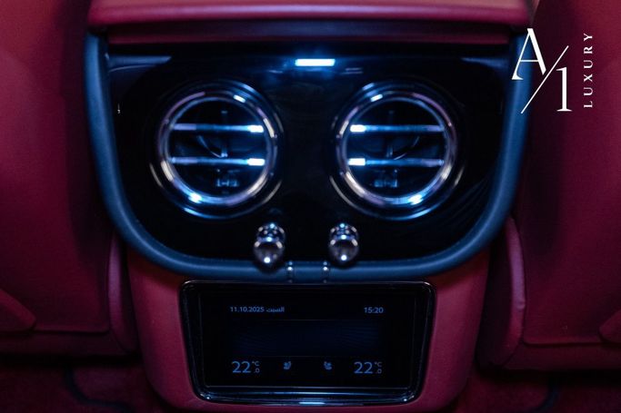 Подержанный Bentley Bentayga I Рестайлинг, 4.0 л, 2024 в Дубае от A1 Luxury Motors Черный цвет. GCC | AUTO.AE