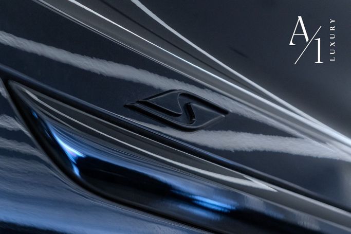 Подержанный Bentley Bentayga I Рестайлинг, 4.0 л, 2024 в Дубае от A1 Luxury Motors Черный цвет. GCC | AUTO.AE