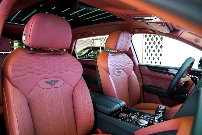 Used Bentley Bentayga Azure I Facelift, 4 l, 2023 in Dubai by Exotic Cars, Green color. GCC Specs | AUTO.AE