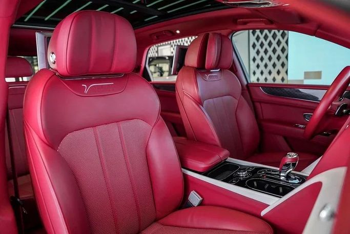 Used Bentley Bentayga I, 4.0 l, 2020 in Dubai by Exotic Cars, Black color. GCC Specs | AUTO.AE