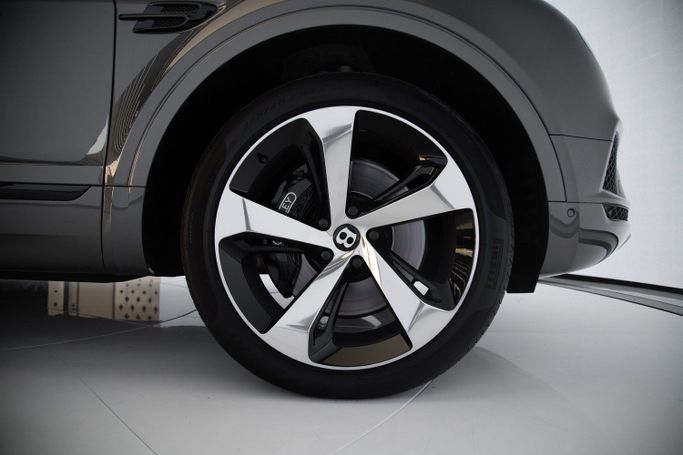 Used Bentley Bentayga I, 4.0 l, 2020 in Dubai by Exotic Cars, Grey color. Other | AUTO.AE