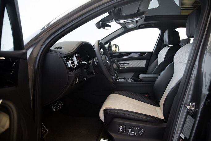 Used Bentley Bentayga I, 4.0 l, 2020 in Dubai by Exotic Cars, Grey color. Other | AUTO.AE