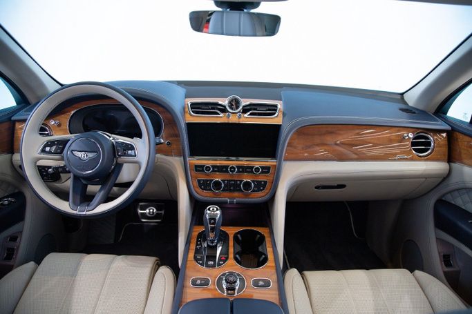 مستعملة Bentley Bentayga Speed أنا شد الوجه, 6.0 l, 2021 في في دبي من Exotic Cars، اللون أبيض. مواصفات الخليج | AUTO.AE