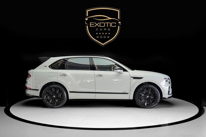 مستعملة Bentley Bentayga Speed أنا شد الوجه, 6.0 l, 2023 في في دبي من Exotic Cars، اللون أبيض. مواصفات الخليج | AUTO.AE