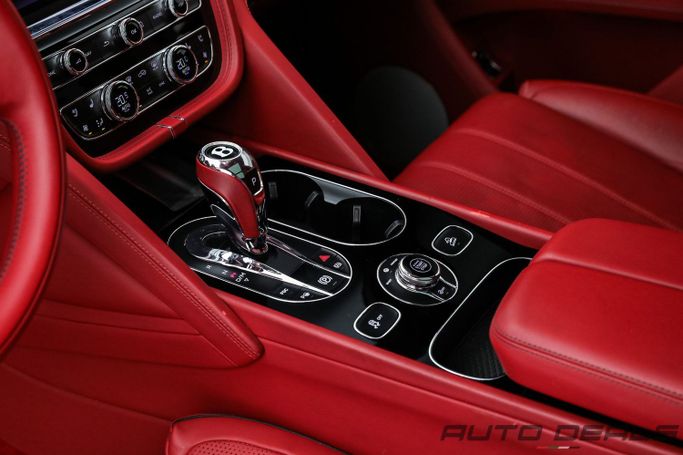 Used Bentley Bentayga I Facelift, 4.0 l, 2022 in Dubai by AUTO DEALS, Grey color. GCC Specs | AUTO.AE