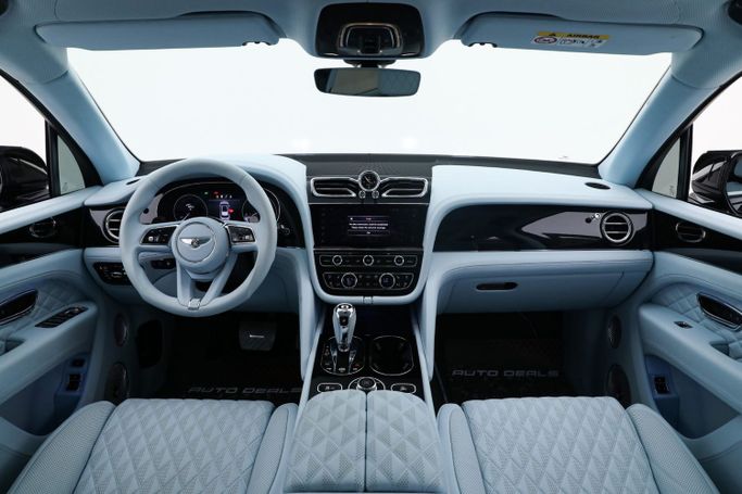 Used Bentley Bentayga I Facelift, 4.0 l, 2022 in Dubai by AUTO DEALS, Blue color. European Specs | AUTO.AE