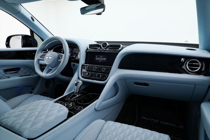 Used Bentley Bentayga I Facelift, 4.0 l, 2022 in Dubai by AUTO DEALS, Blue color. European Specs | AUTO.AE