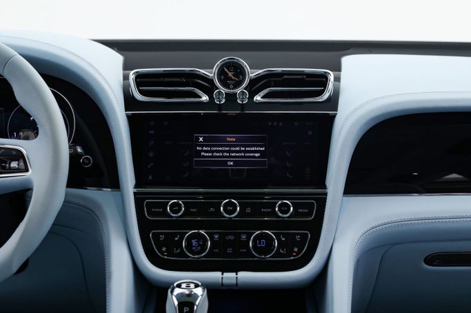 Used Bentley Bentayga I Facelift, 4.0 l, 2022 in Dubai by AUTO DEALS, Blue color. European Specs | AUTO.AE