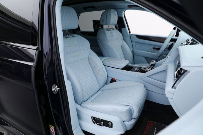 Used Bentley Bentayga I Facelift, 4.0 l, 2022 in Dubai by AUTO DEALS, Blue color. European Specs | AUTO.AE