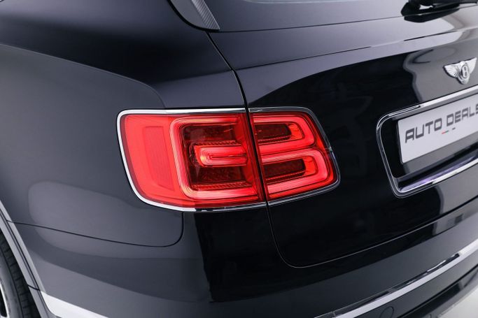 Подержанный Bentley Bentayga I, 6.0 л, 2017 в Дубае от AUTO DEALS Синий цвет. GCC | AUTO.AE