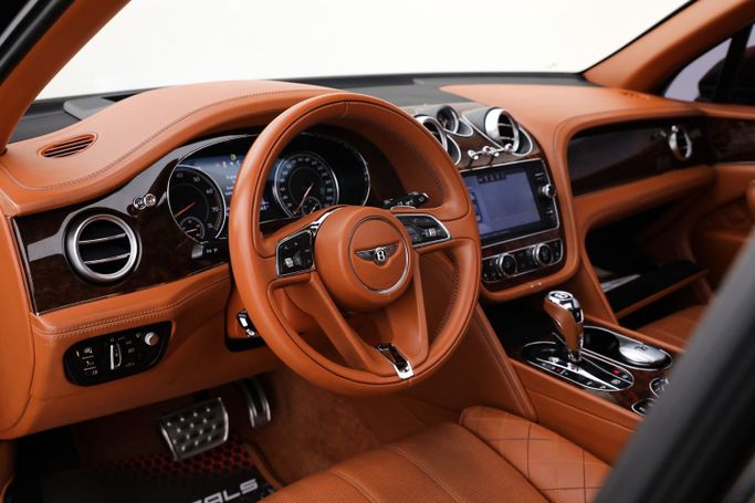 Подержанный Bentley Bentayga I, 6.0 л, 2017 в Дубае от AUTO DEALS Синий цвет. GCC | AUTO.AE