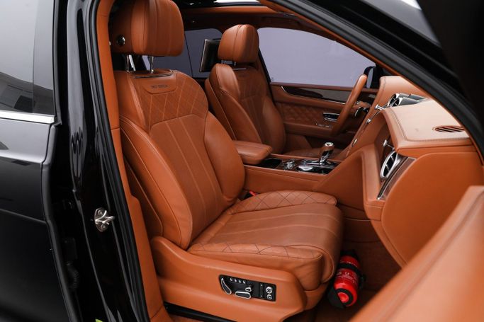 Подержанный Bentley Bentayga I, 6.0 л, 2017 в Дубае от AUTO DEALS Синий цвет. GCC | AUTO.AE