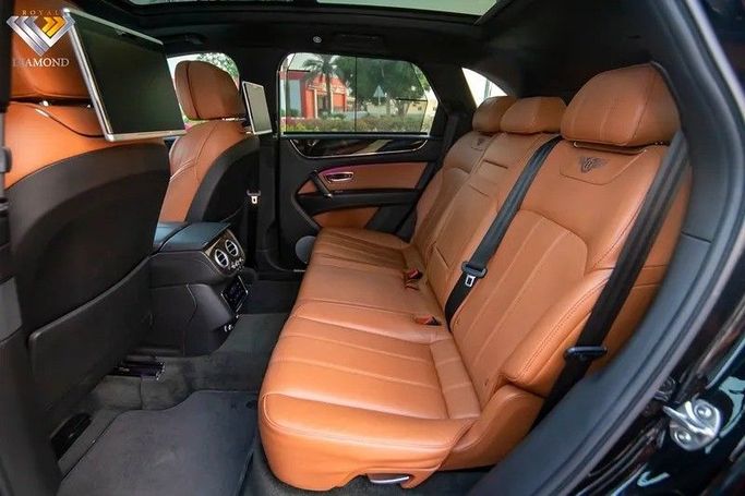 Used Bentley Bentayga I, 4.0 l, 2020 in Dubai by Royal Diamond Motors, Black color. GCC Specs | AUTO.AE