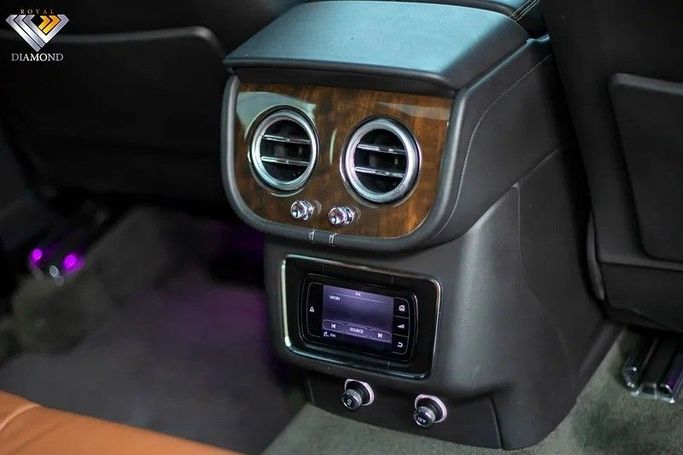 Used Bentley Bentayga I, 4.0 l, 2020 in Dubai by Royal Diamond Motors, Black color. GCC Specs | AUTO.AE