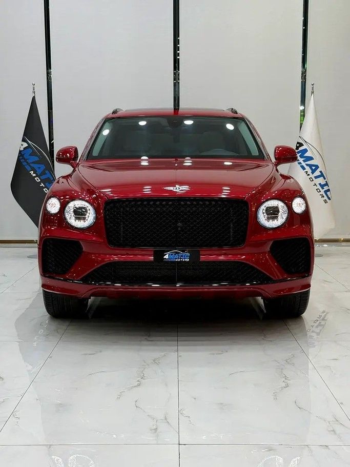Подержанный Bentley Bentayga I Рестайлинг, 4.0 л, 2022 в Дубае от 4 Matic Motors Красный цвет. Японская | AUTO.AE