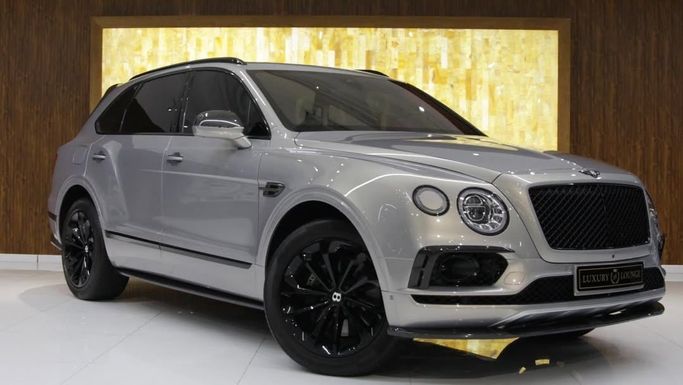 مستعملة Bentley Bentayga I, 6.0 l, 2018 في في دبي من Luxury Lounge Cars، اللون فضي. مواصفات الخليج | AUTO.AE