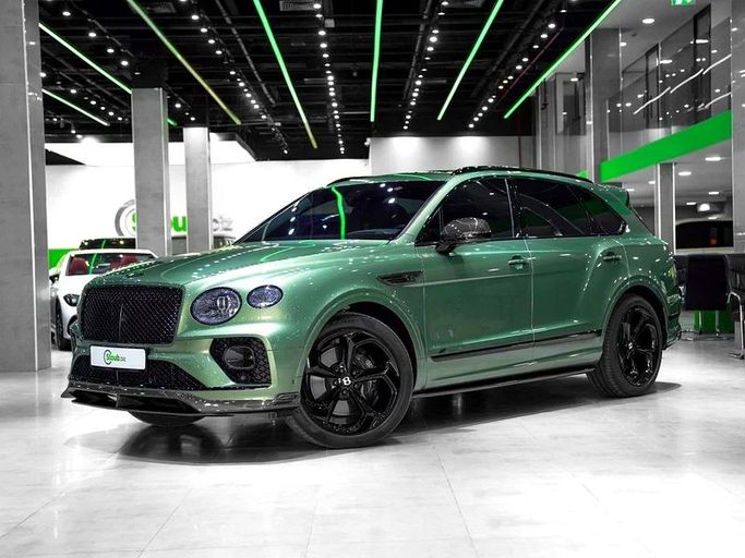 Подержанный Bentley Bentayga S I Рестайлинг, 3.0 л, 2022 в Дубае от Stoub.biz Зеленый цвет. Европейская | AUTO.AE