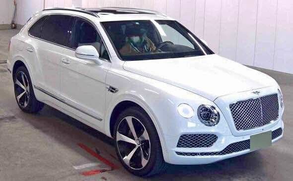 مستعملة Bentley Bentayga I, 4.0 l, 2020 في في دبي من LiveCars، اللون أبيض. المواصفات اليابانية | AUTO.AE