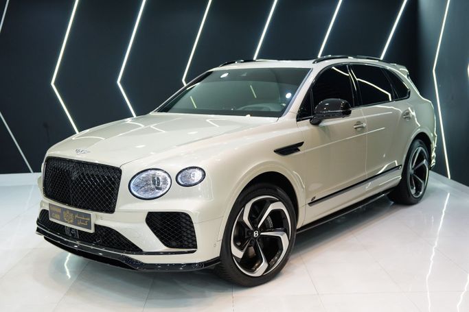 مستعملة Bentley Bentayga أنا فيس ليفت, 4.0 l, 2024 في في دبي من Sanam Cars، اللون بيج. مواصفات الخليج | AUTO.AE | إعلان #256743