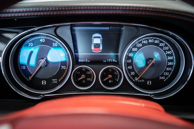 Подержанный Bentley Continental GT II Рестайлинг, 4.0 л, 2015 в Дубае от C7 Motors Белый цвет.  | AUTO.AE