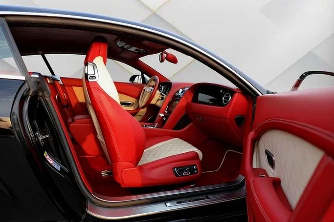 Подержанный Bentley Continental GT II Рестайлинг, 4.0 л, 2016 в Дубае от Mohammad Alkarak Motors Черный цвет. GCC | AUTO.AE