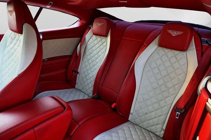 Подержанный Bentley Continental GT II Рестайлинг, 4.0 л, 2016 в Дубае от Mohammad Alkarak Motors Черный цвет. GCC | AUTO.AE