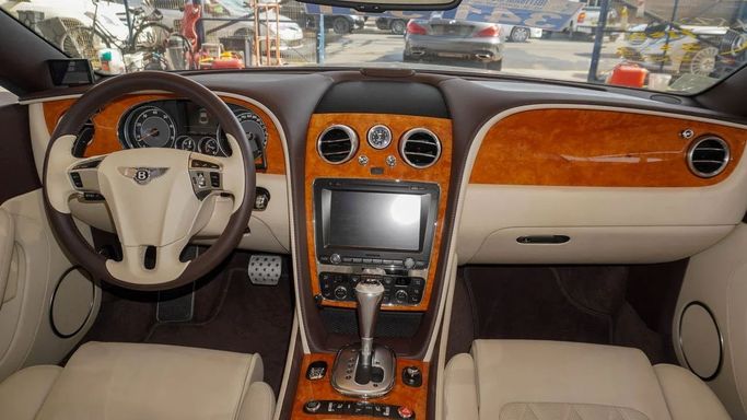 Подержанный Bentley Continental GT II, 4.0 л, 2013 в Дубае от Ibitisam Motors Серый цвет.  | AUTO.AE