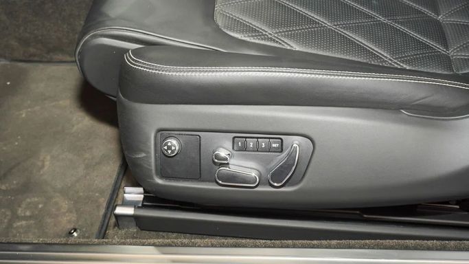 Подержанный Bentley Continental GT II, 6.0 л, 2014 в Дубае от Ibitisam Motors Белый цвет.  | AUTO.AE