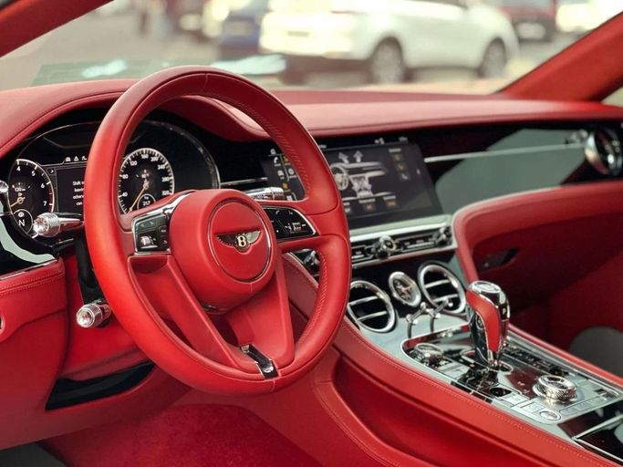 Подержанный Bentley Continental GT III, 6.0 л, 2019 в Дубае от Drivenchy Motors Черный цвет. GCC | AUTO.AE