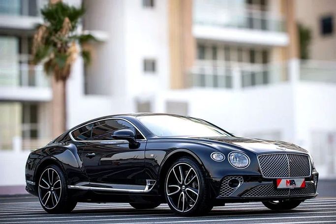 Подержанный Bentley Continental GT III, 4.0 л, 2019 в Дубае от MBA Motors Черный цвет. Европейская | AUTO.AE