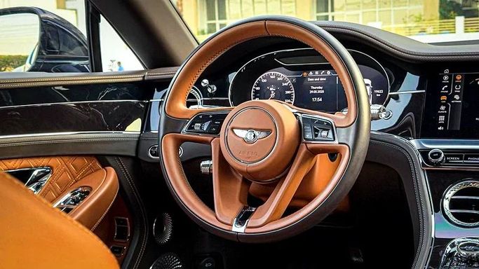 Подержанный Bentley Continental GT III, 6.0 л, 2020 в Дубае от MBA Motors Черный цвет. Европейская | AUTO.AE