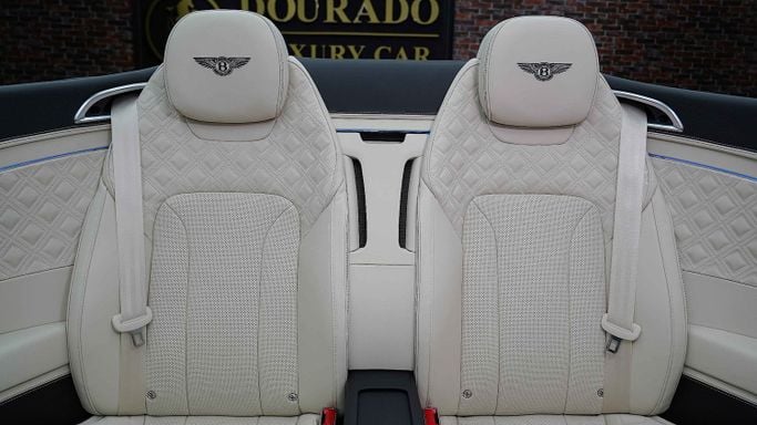 Новый Bentley Continental GT III, 4.0 л, 2023 в Дубае от Dourado Luxury Car Зеленый цвет. Европейская | AUTO.AE
