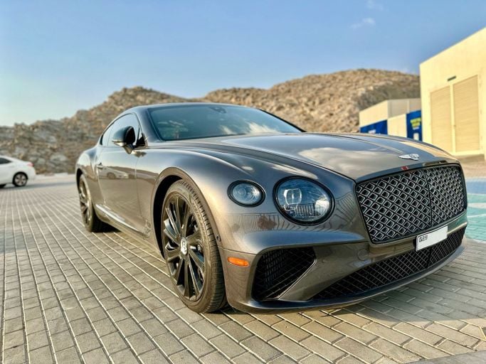 Подержанный Bentley Continental GT III, 4.0 л, 2022 в Дубае Серый цвет. Американская | AUTO.AE